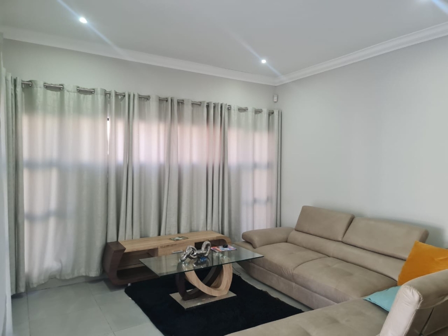 To Let 3 Bedroom Property for Rent in Melodie North West